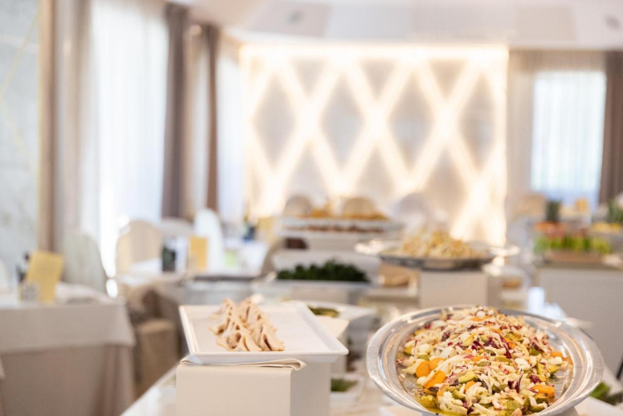 Hotel Feldberg Riccione Dış mekan fotoğraf