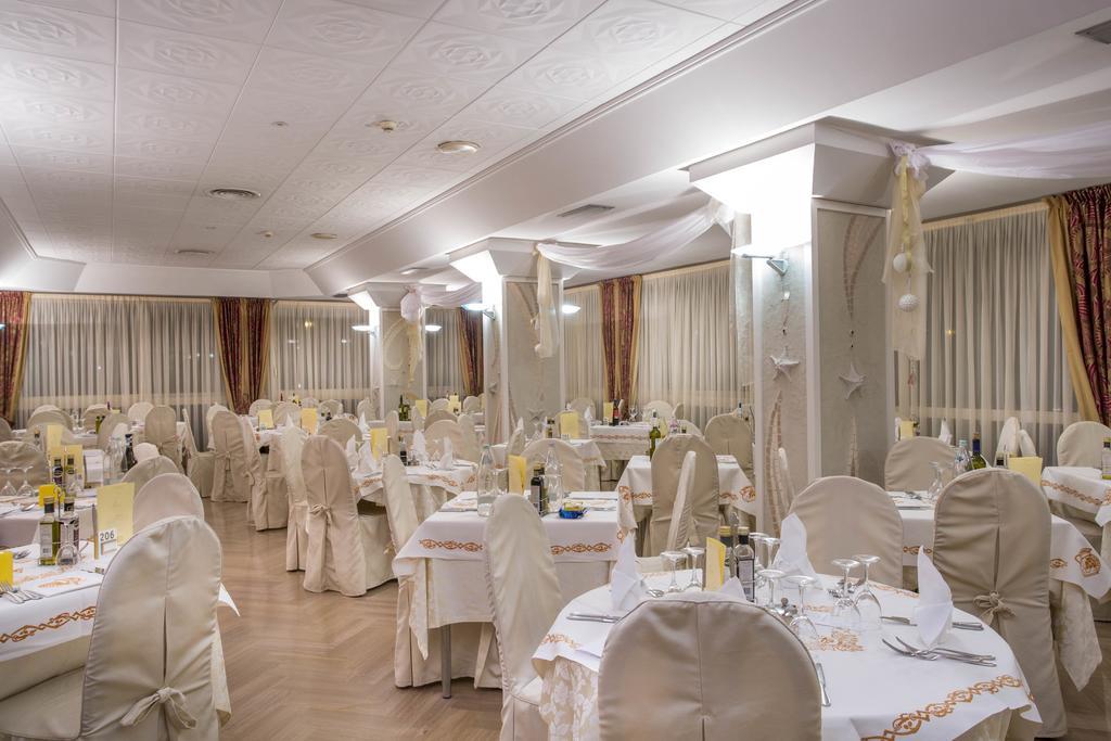 Hotel Feldberg Riccione Dış mekan fotoğraf