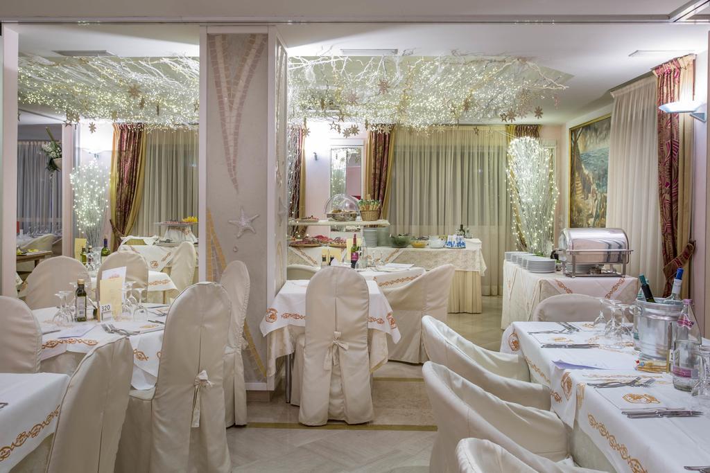 Hotel Feldberg Riccione Dış mekan fotoğraf