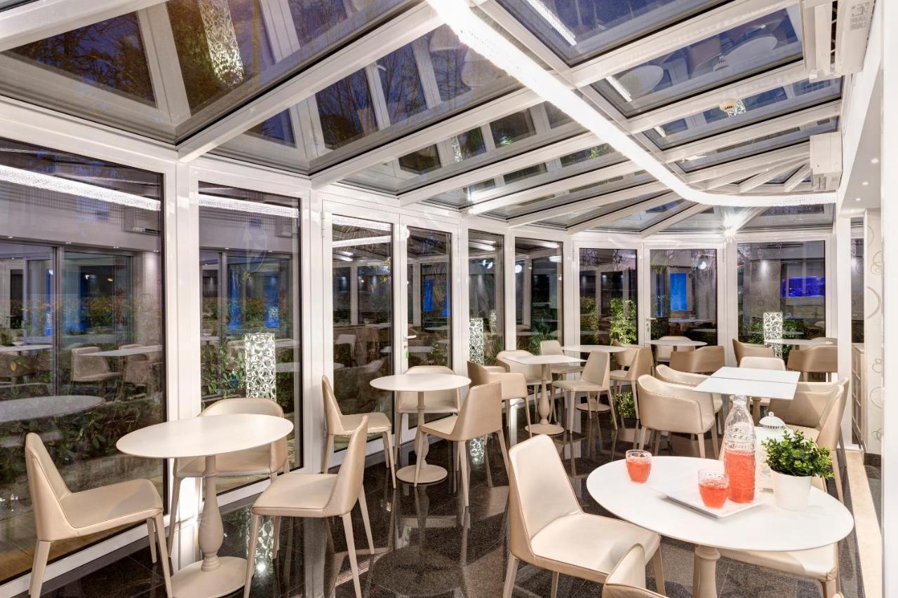 Hotel Feldberg Riccione Dış mekan fotoğraf