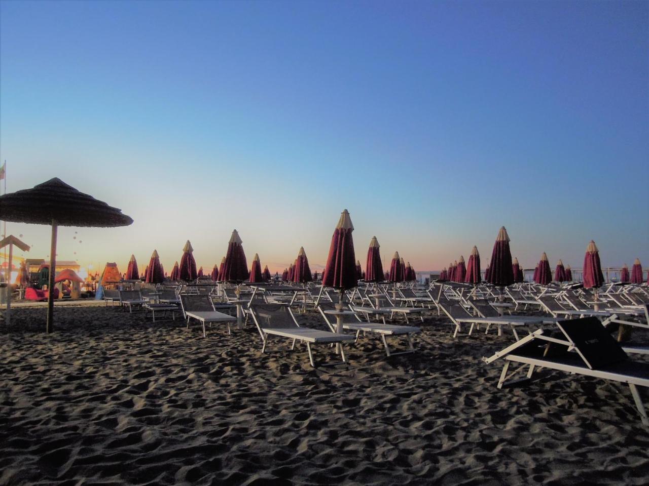 Hotel Feldberg Riccione Dış mekan fotoğraf
